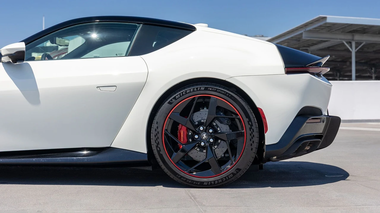 2025 Ferrari 12Cilindri - Image 22 of 31