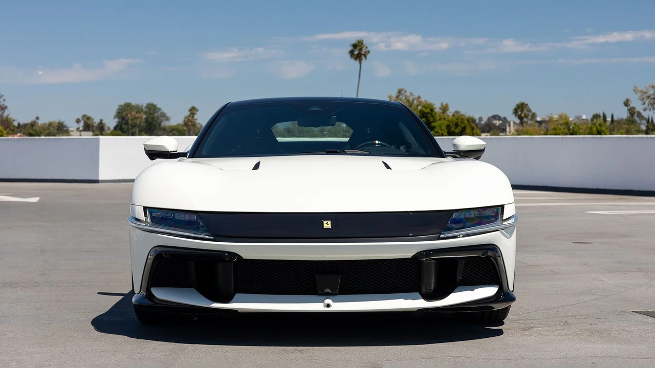2025 Ferrari 12Cilindri - Image 17 of 31