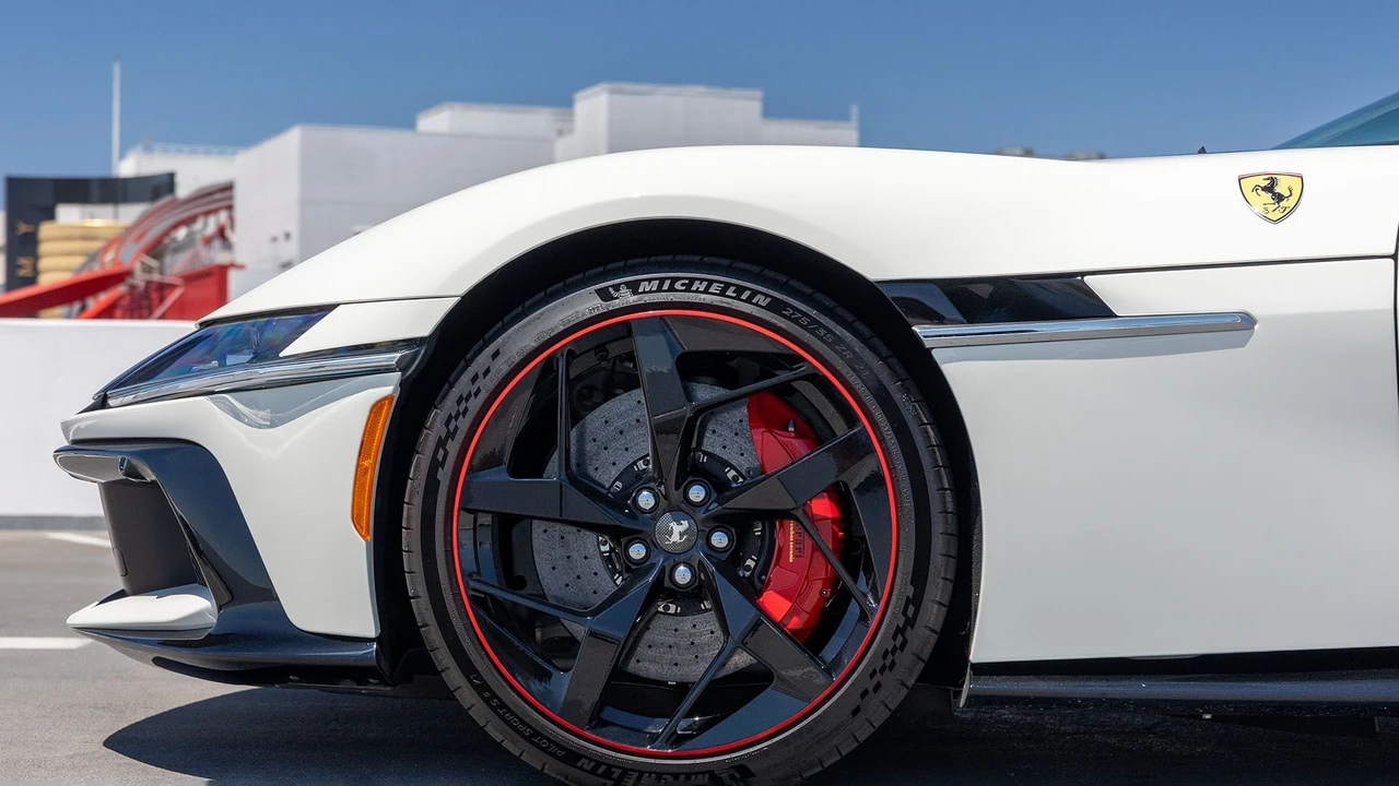 2025 Ferrari 12Cilindri - Image 23 of 31