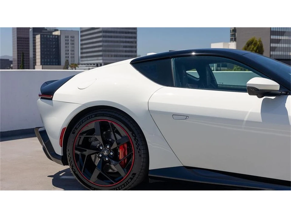 2025 Ferrari 12Cilindri - Image 25 of 31