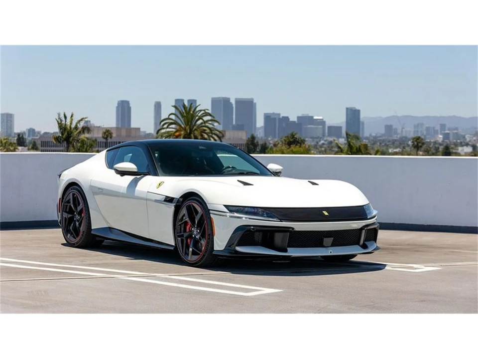 2025 Ferrari 12Cilindri - Image 15 of 31