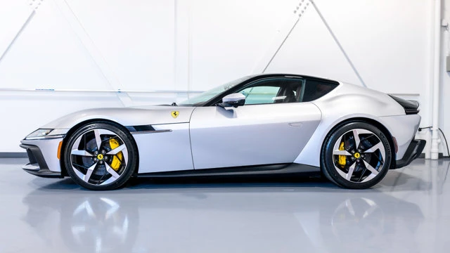 2025 Ferrari 12Cilindri - Image 13 of 15