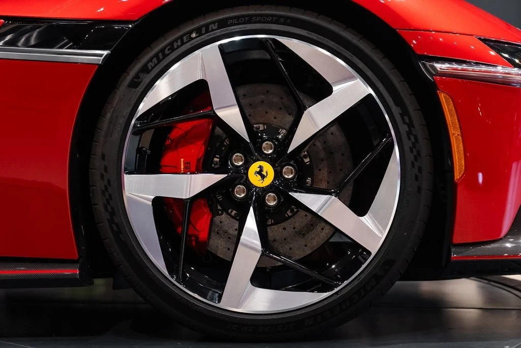 2025 Ferrari 12Cilindri - Image 14 of 31