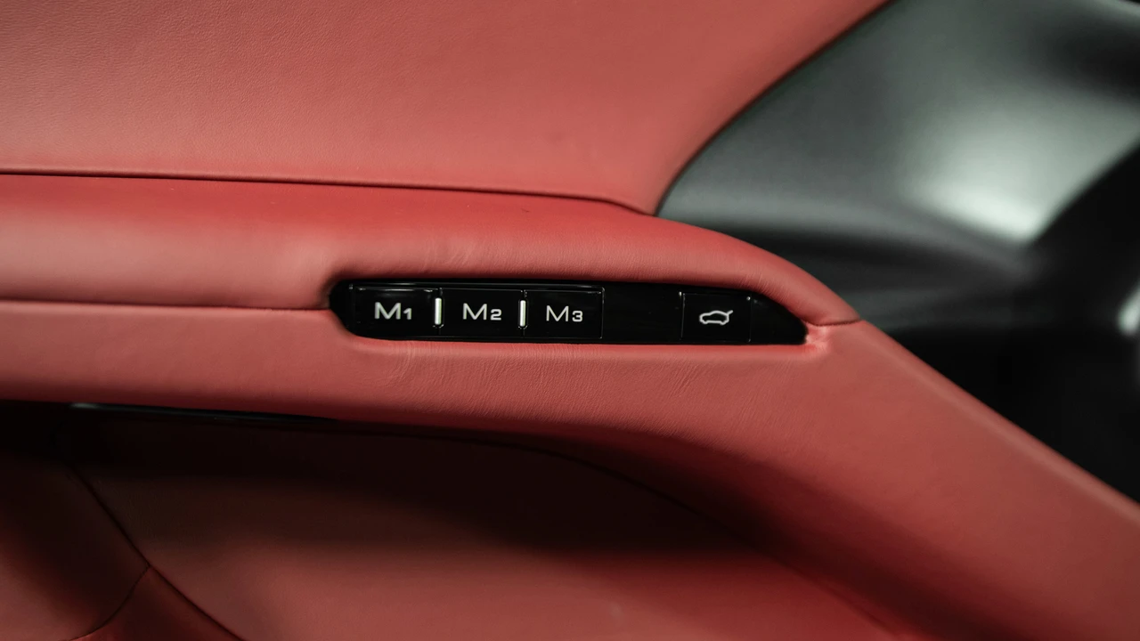 2025 Ferrari 12Cilindri - Image 19 of 31