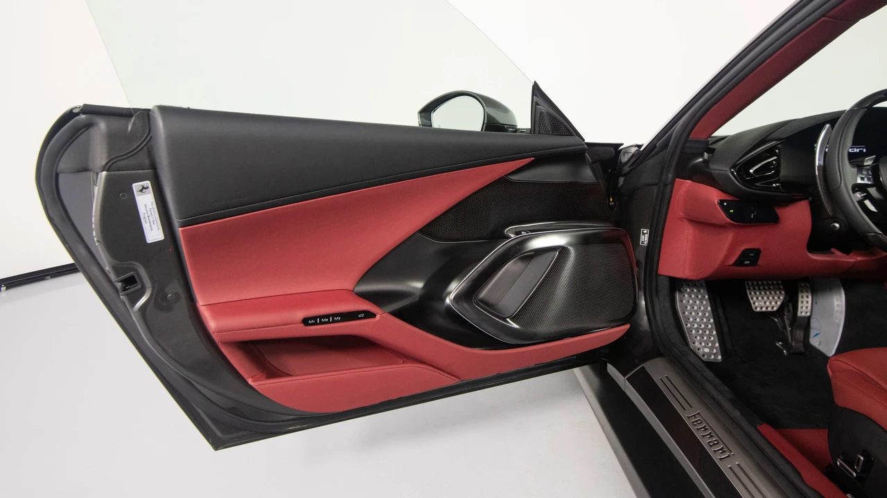 2025 Ferrari 12Cilindri - Image 18 of 31