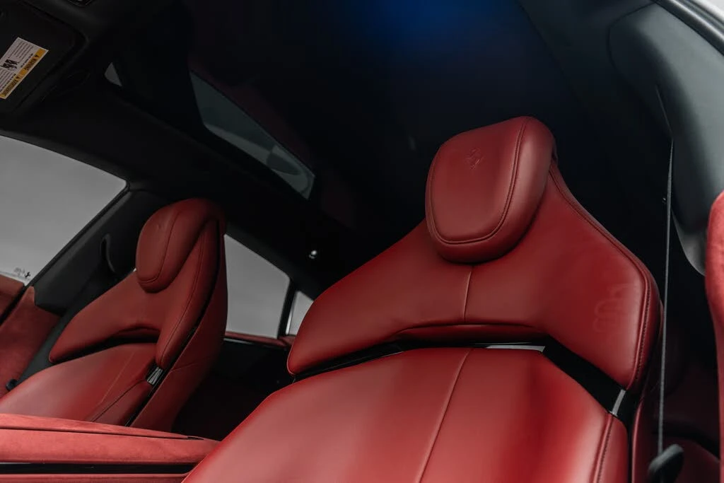 2025 Ferrari Purosangue - Image 17 of 31