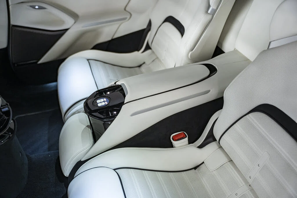 2025 Ferrari Purosangue - Image 27 of 31