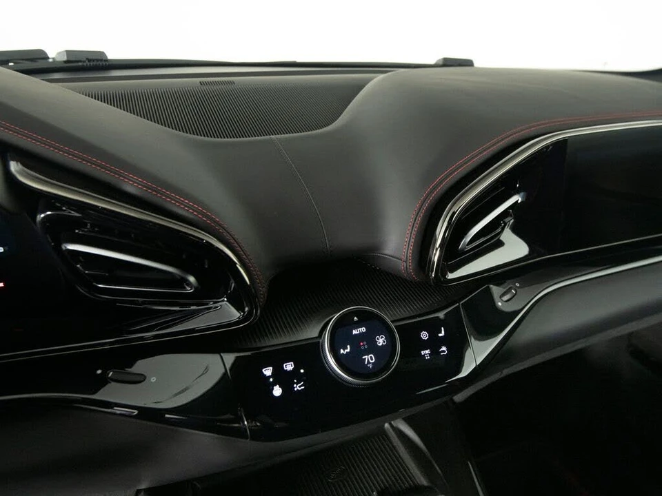 2025 Ferrari Purosangue - Image 24 of 31