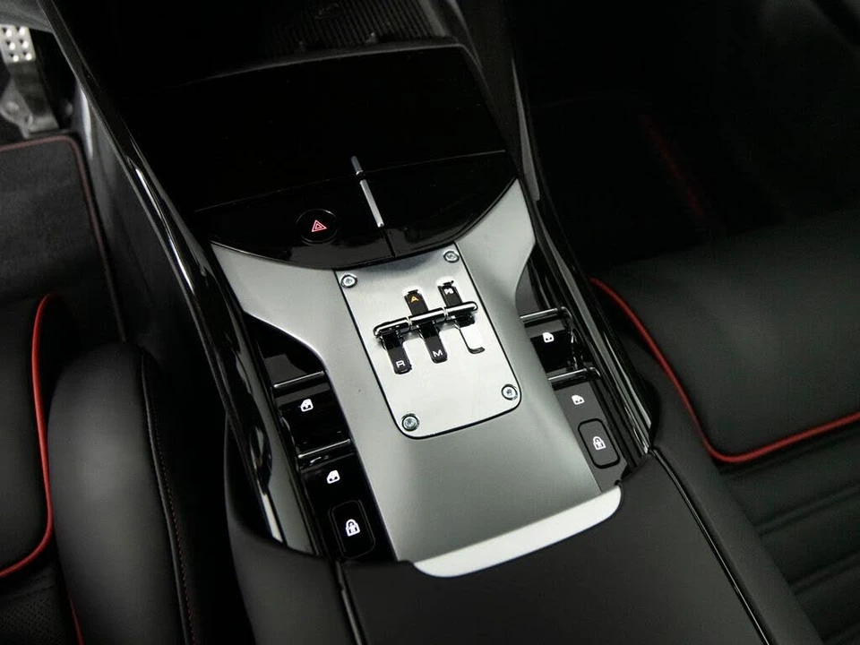 2025 Ferrari Purosangue - Image 27 of 31