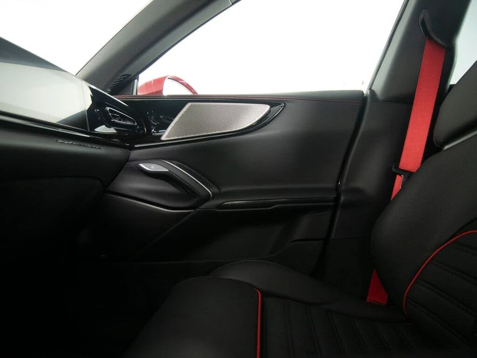 2025 Ferrari Purosangue - Image 28 of 31