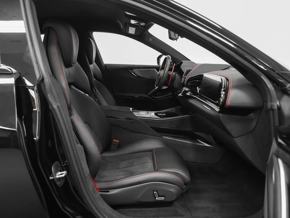 2025 Ferrari Purosangue - Image 25 of 31