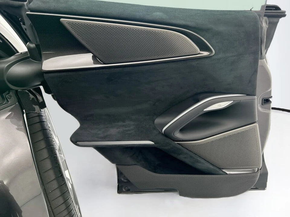 2025 Ferrari Purosangue - Image 24 of 31