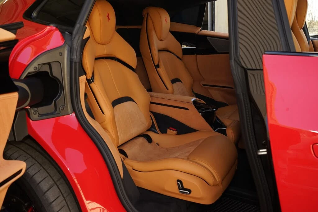2025 Ferrari Purosangue - Image 18 of 31