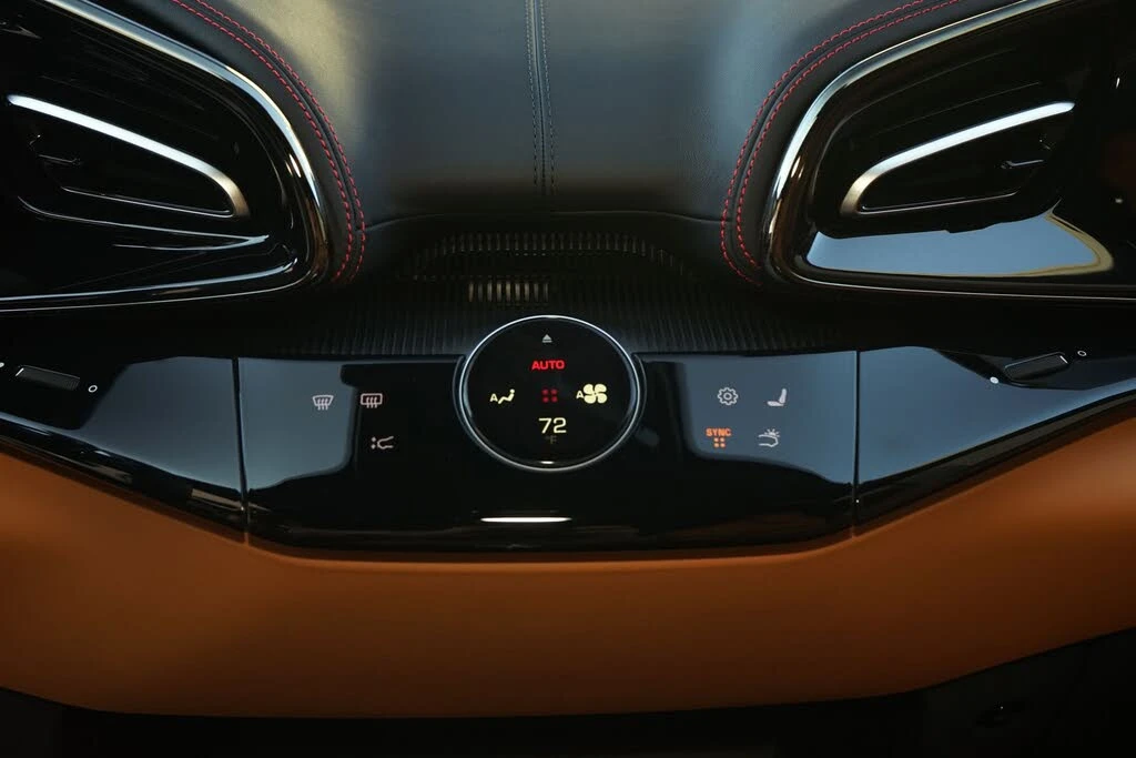 2025 Ferrari Purosangue - Image 15 of 31