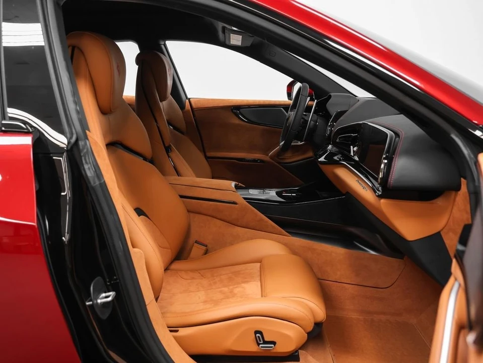 2025 Ferrari Purosangue - Image 24 of 31