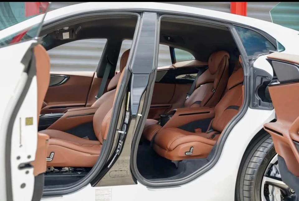 2025 Ferrari Purosangue - Image 5 of 18