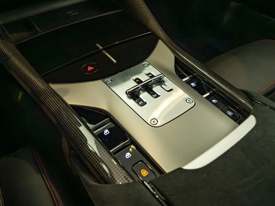 2025 Ferrari Purosangue - Image 19 of 31