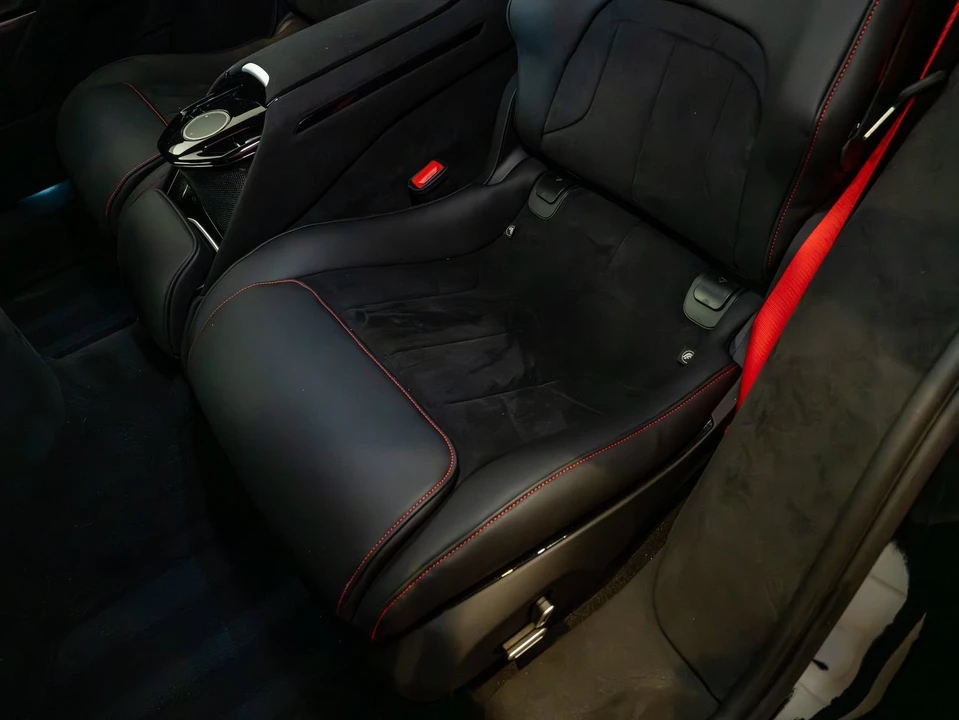 2025 Ferrari Purosangue - Image 15 of 31