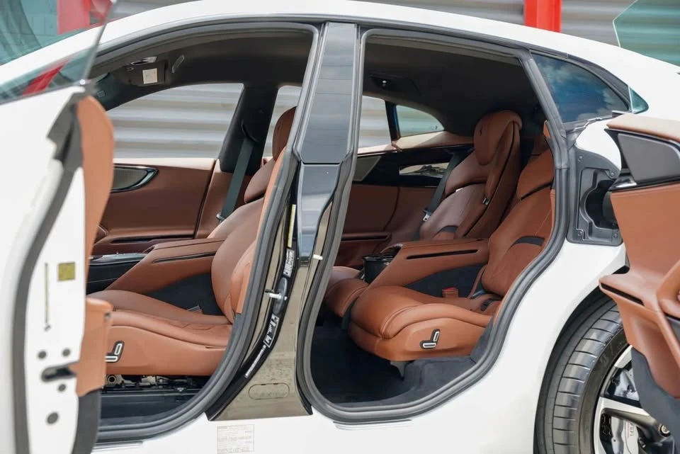 2025 Ferrari Purosangue - Image 5 of 20