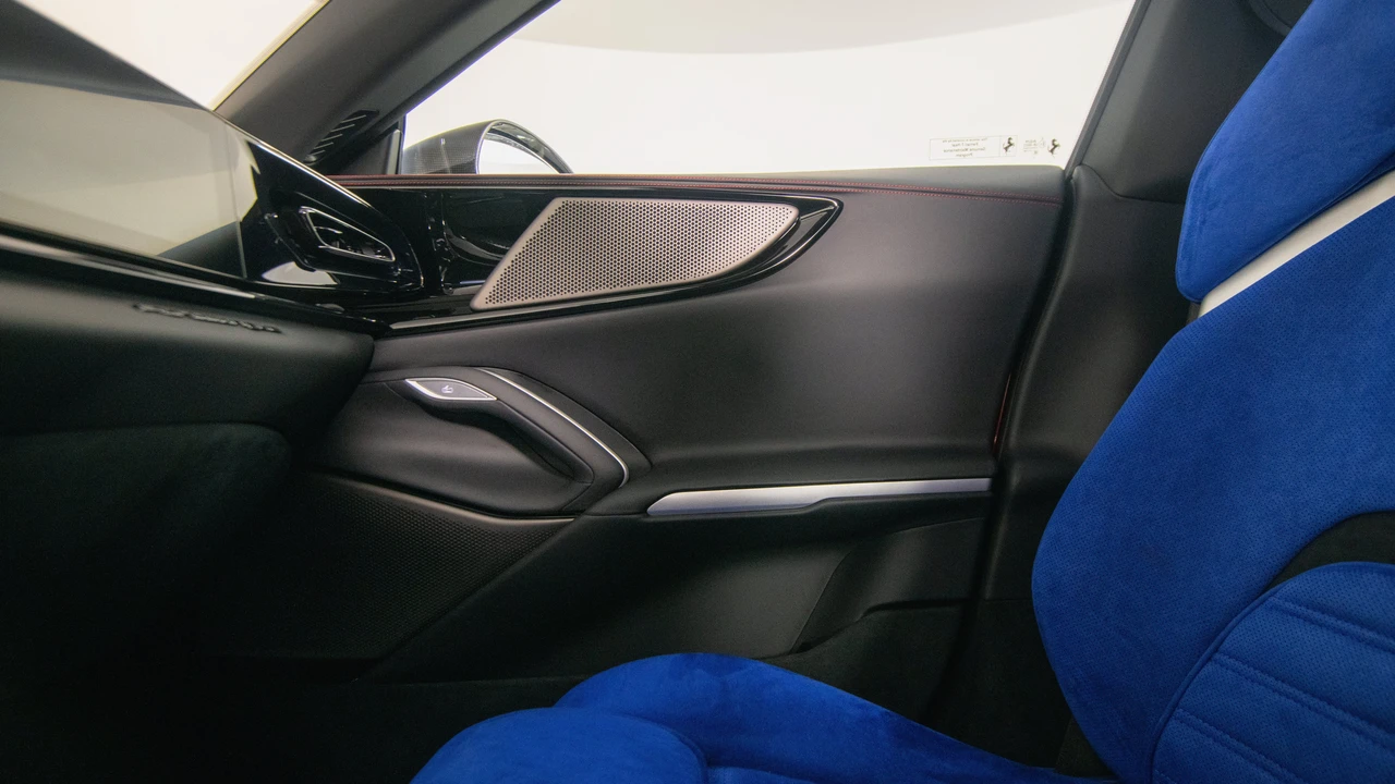 2025 Ferrari Purosangue - Image 25 of 31