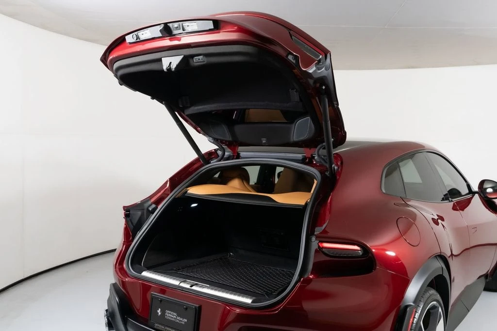 2025 Ferrari Purosangue - Image 15 of 31
