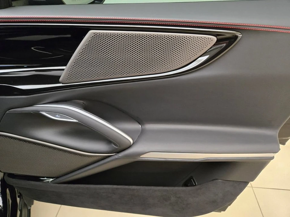 2025 Ferrari Purosangue - Image 27 of 31