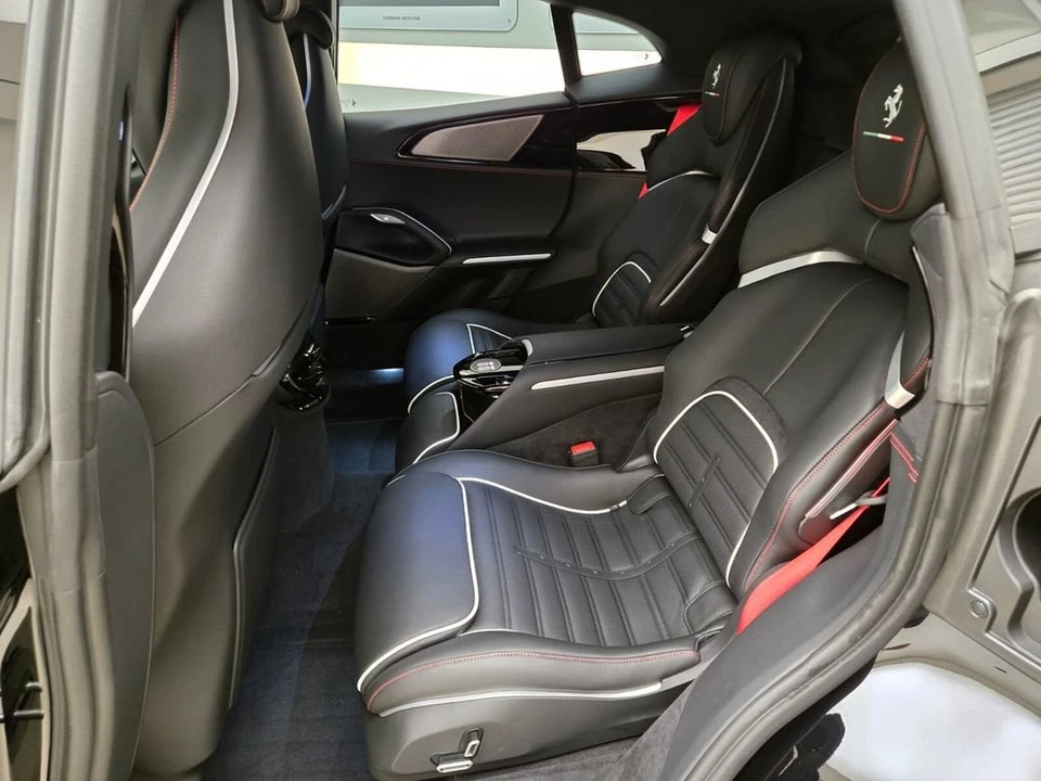 2025 Ferrari Purosangue - Image 17 of 31