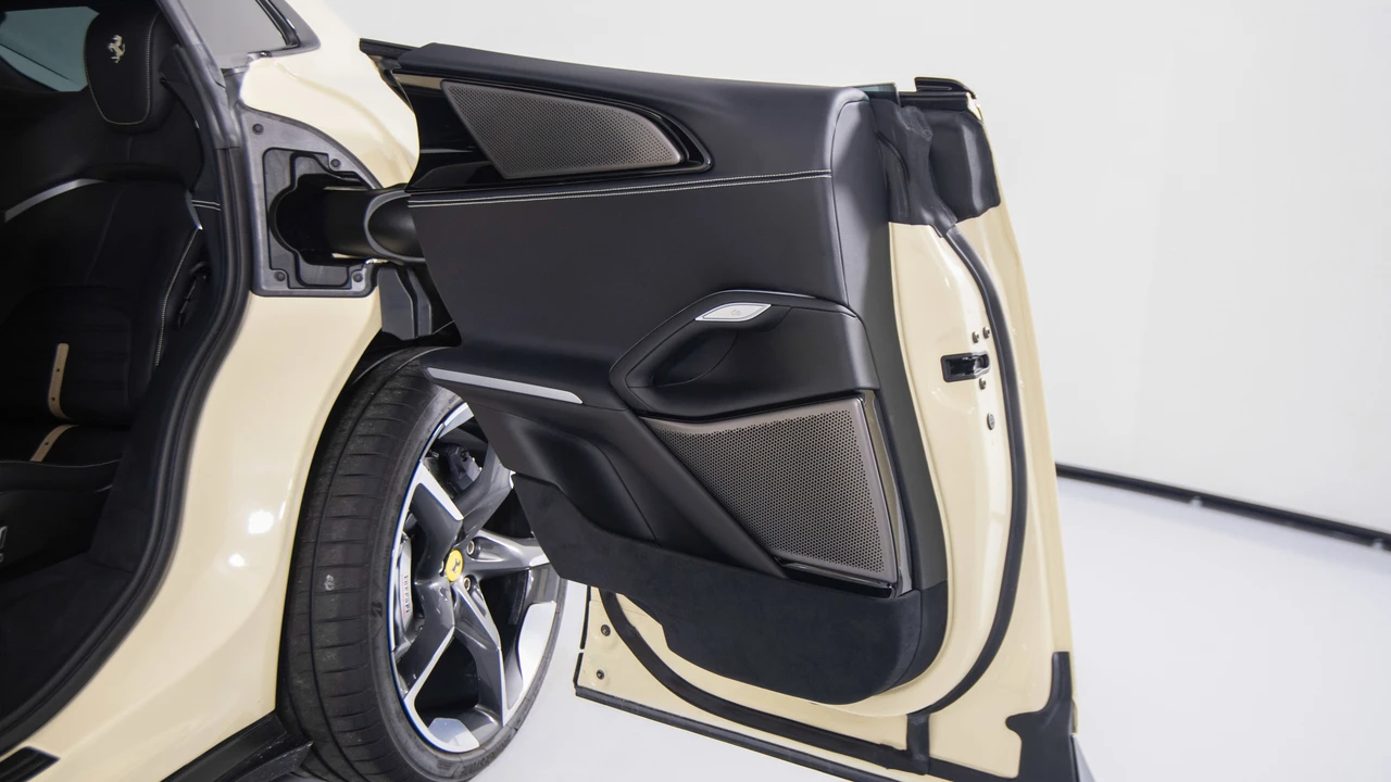 2025 Ferrari Purosangue - Image 18 of 31