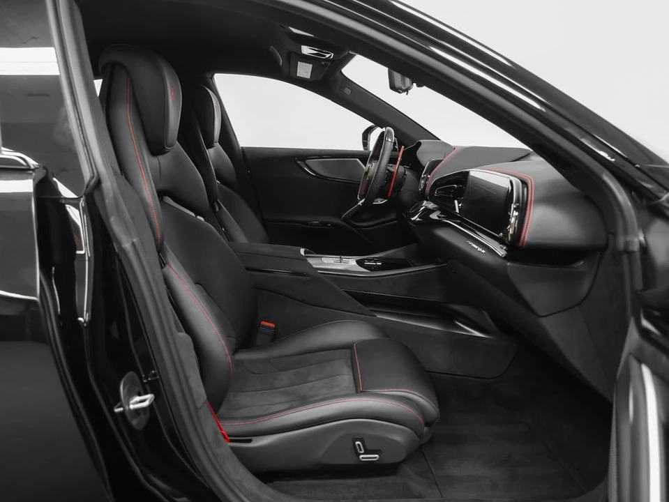 2025 Ferrari Purosangue - Image 25 of 31