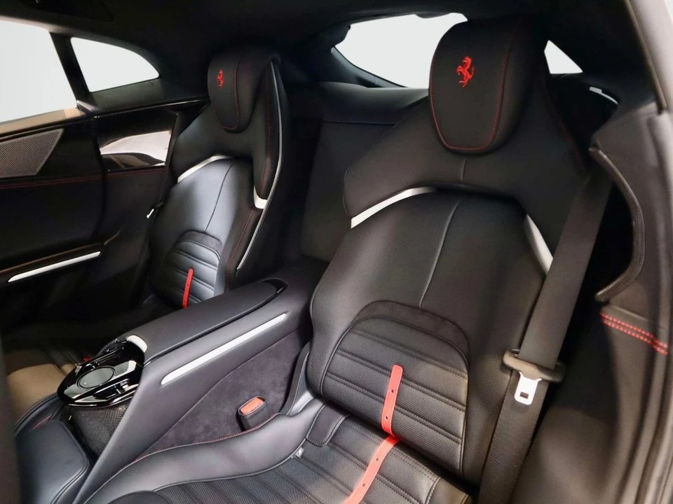 2025 Ferrari Purosangue - Image 21 of 31