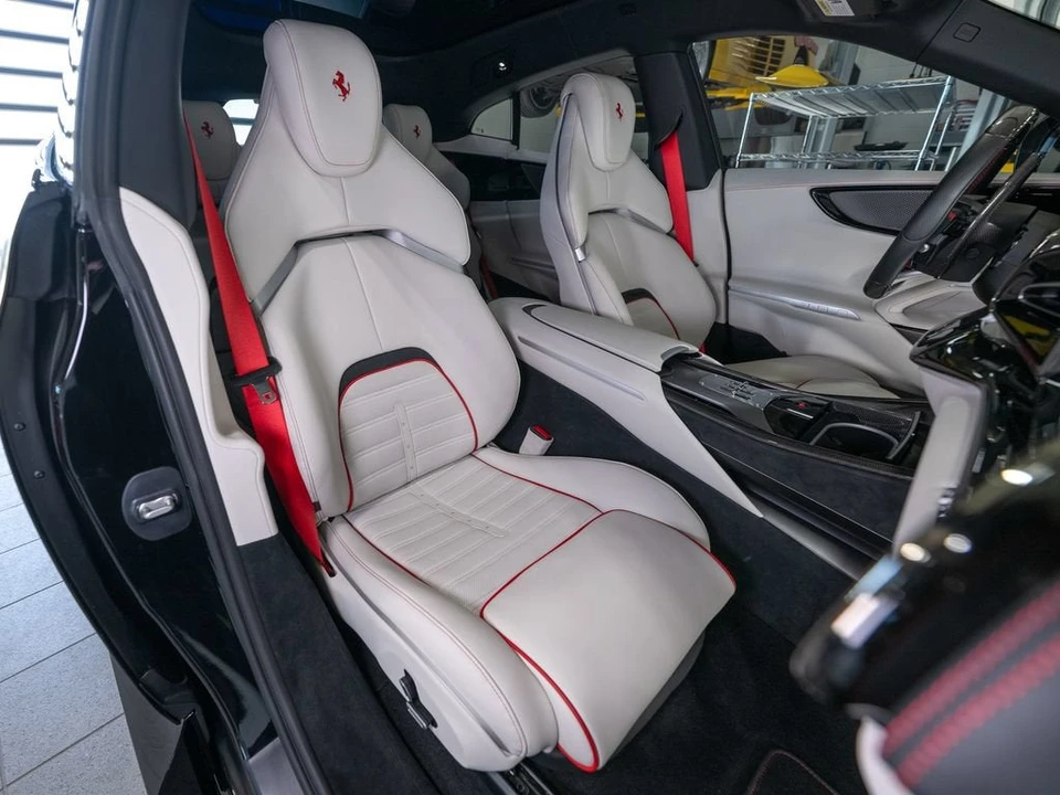 2025 Ferrari Purosangue - Image 15 of 31