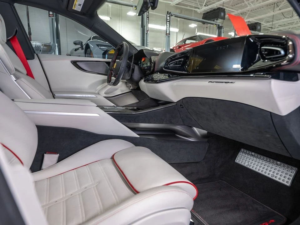 2025 Ferrari Purosangue - Image 16 of 31