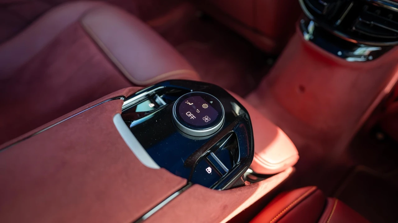2025 Ferrari Purosangue - Image 25 of 31