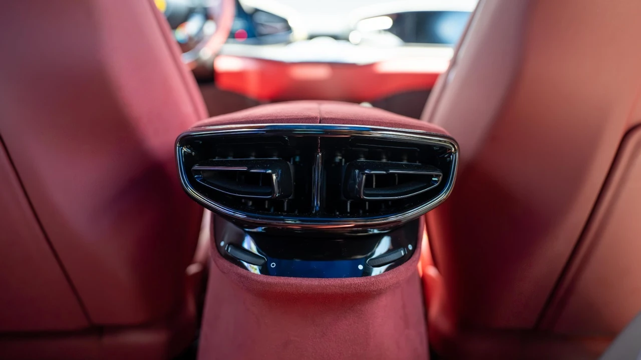 2025 Ferrari Purosangue - Image 24 of 31