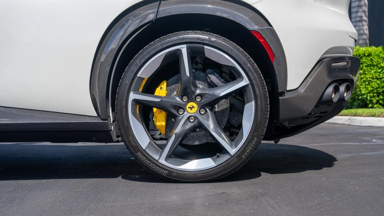 2025 Ferrari Purosangue - Image 17 of 31