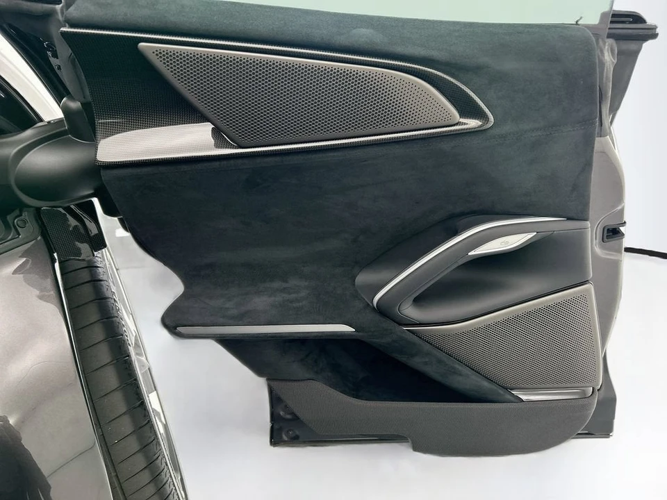 2025 Ferrari Purosangue - Image 24 of 31