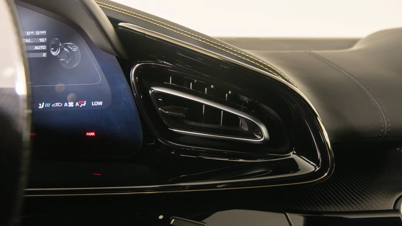2025 Ferrari Purosangue - Image 25 of 31