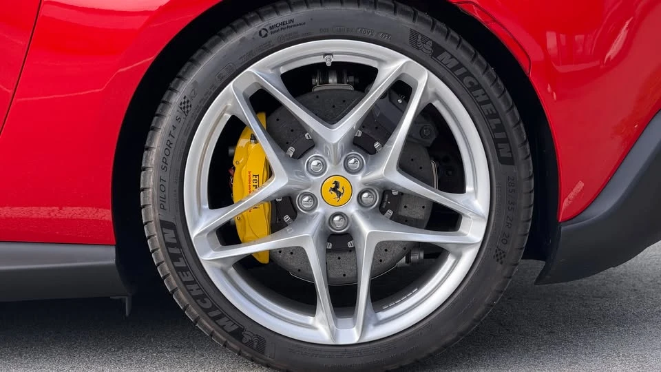 2025 Ferrari Roma Spider - Image 7 of 10