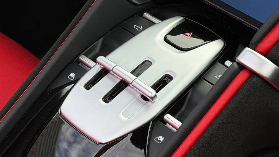 2025 Ferrari Roma Spider - Image 9 of 10