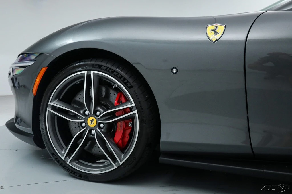 2025 Ferrari Roma Spider - Image 17 of 21
