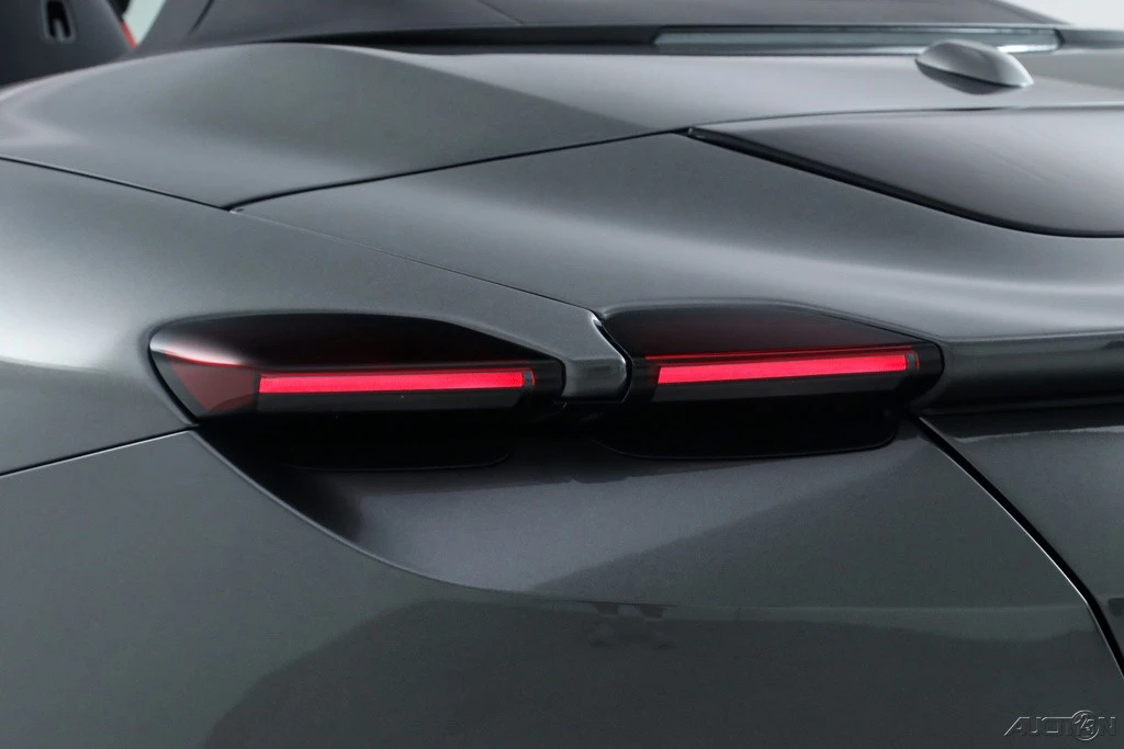 2025 Ferrari Roma Spider - Image 18 of 21