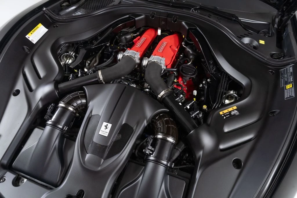 2025 Ferrari Roma Spider - Image 10 of 21