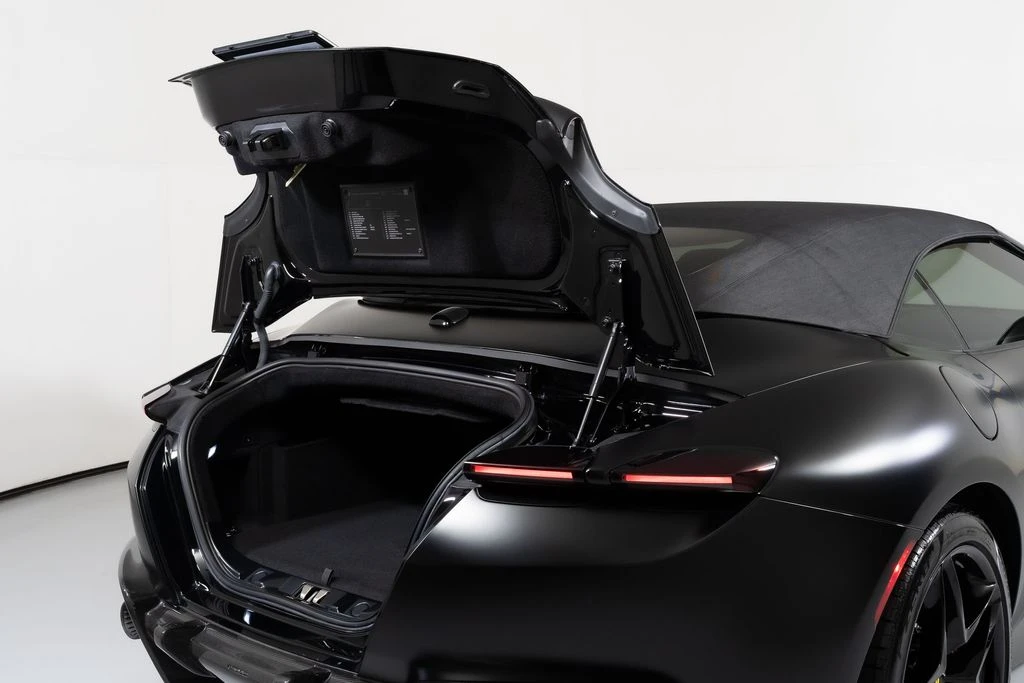 2025 Ferrari Roma Spider - Image 16 of 21
