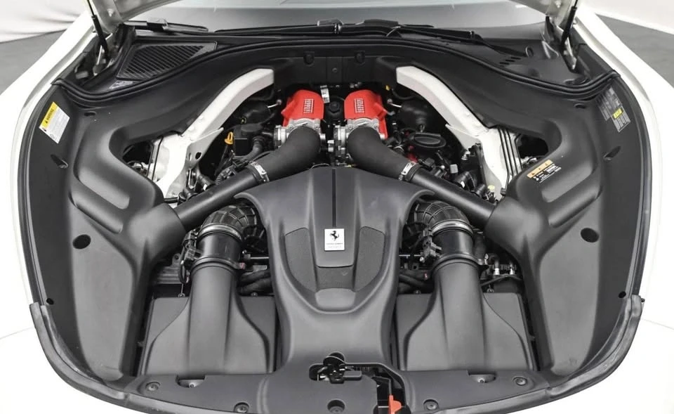 2025 Ferrari Roma Spider - Image 8 of 11
