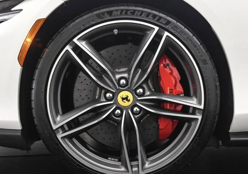 2025 Ferrari Roma Spider - Image 9 of 11