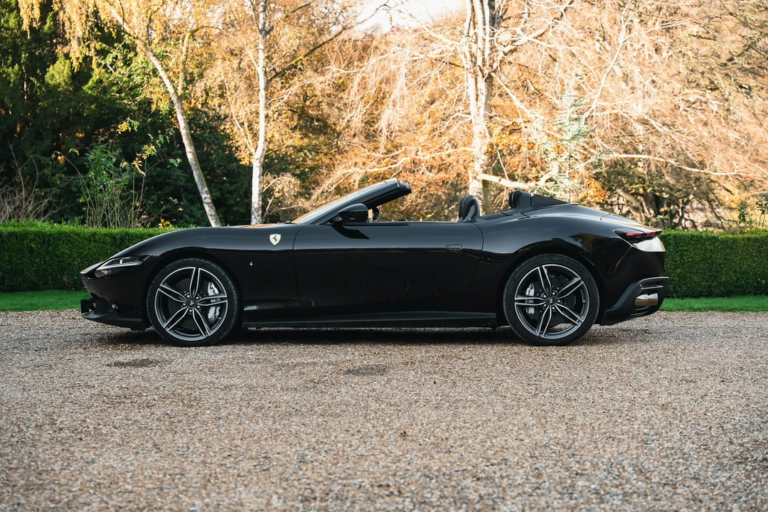 2025 Ferrari Roma Spider - Image 16 of 21