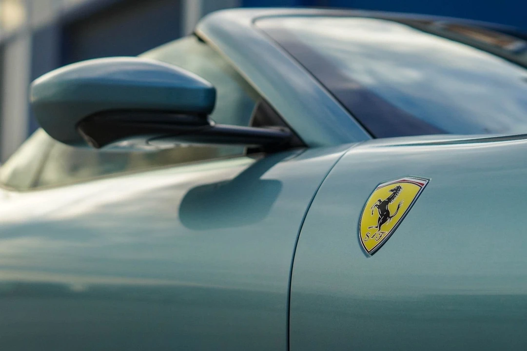 2025 Ferrari Roma Spider - Image 7 of 15