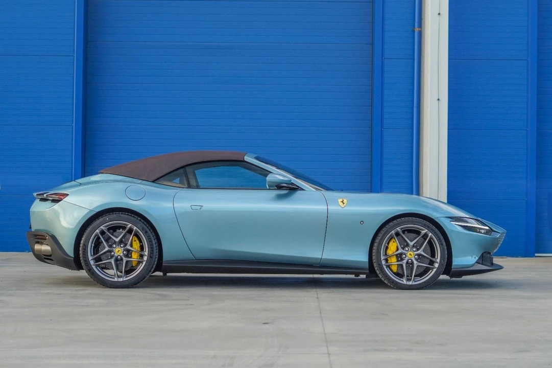 2025 Ferrari Roma Spider - Image 3 of 15