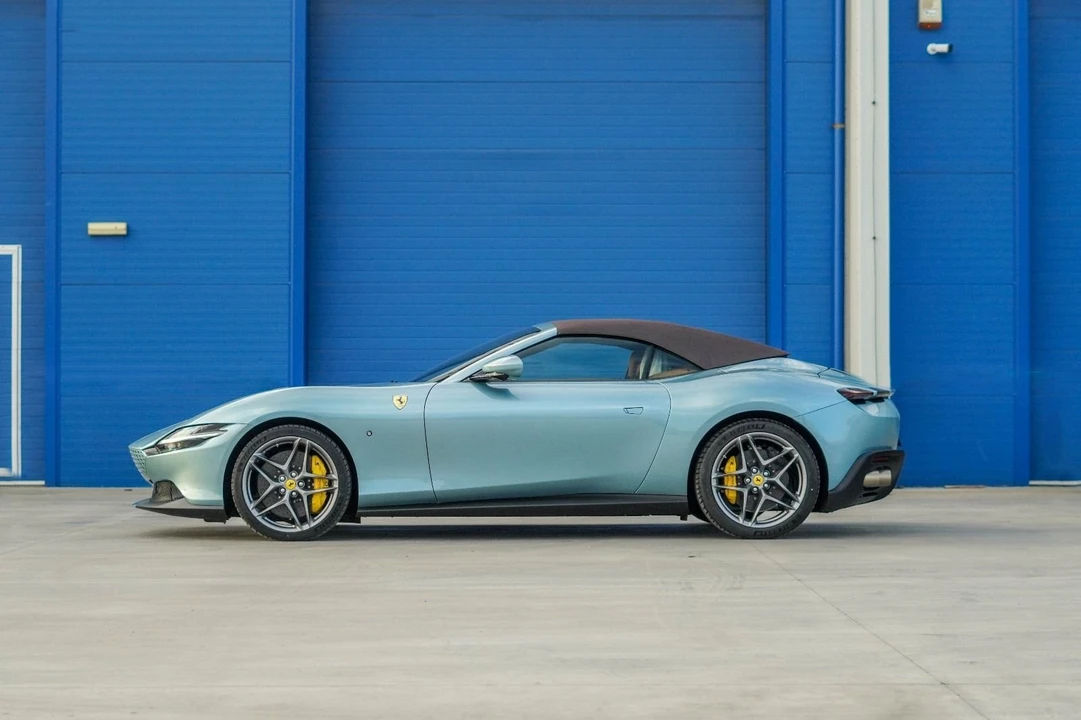 2025 Ferrari Roma Spider - Image 4 of 15