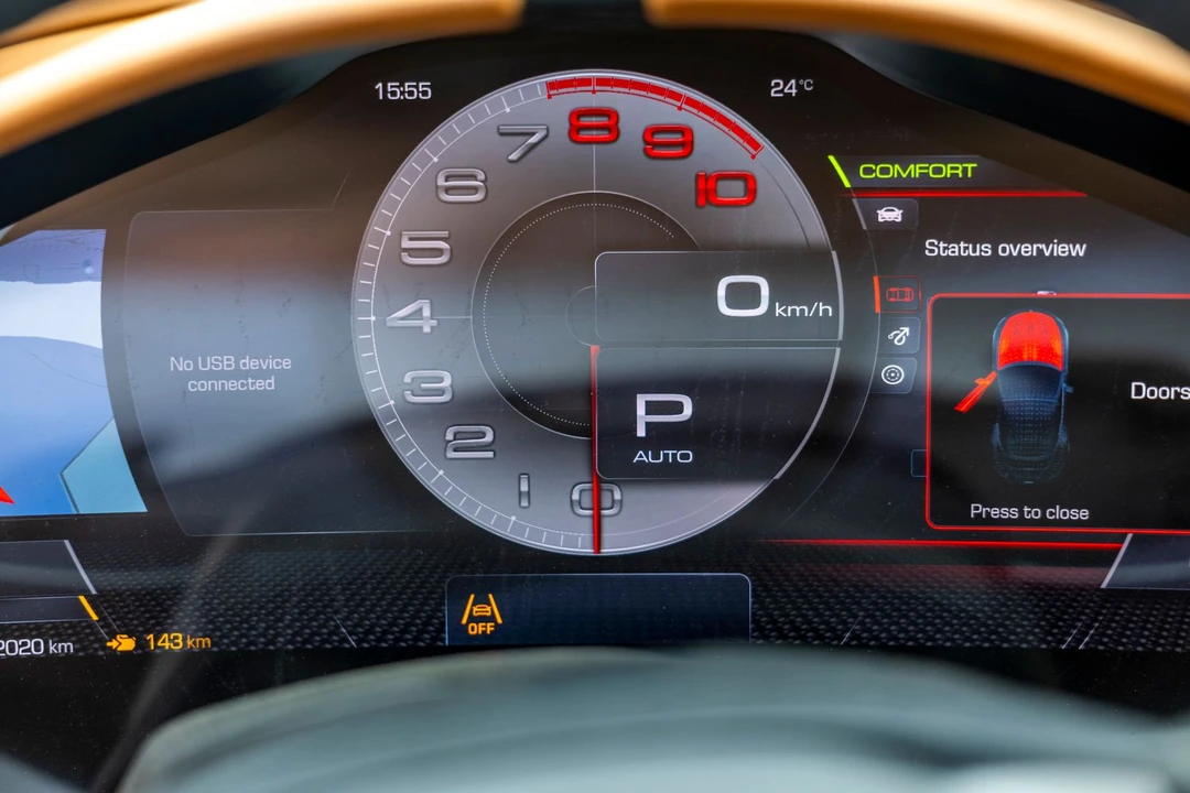 2025 Ferrari Roma Spider - Image 6 of 10